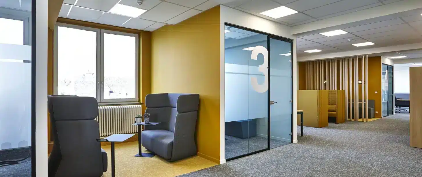 Which is the better option: open or closed meetings?