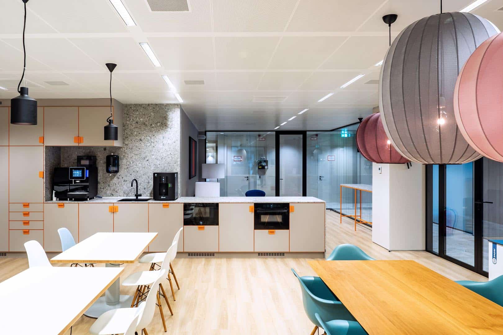 De kantoorkeuken: het echte hart van je werkplek